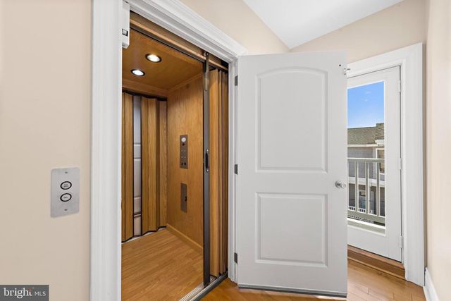 359 W 12TH ST, Ship Bottom, NJ 08008