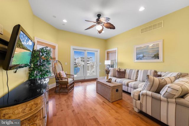 359 W 12TH ST, Ship Bottom, NJ 08008