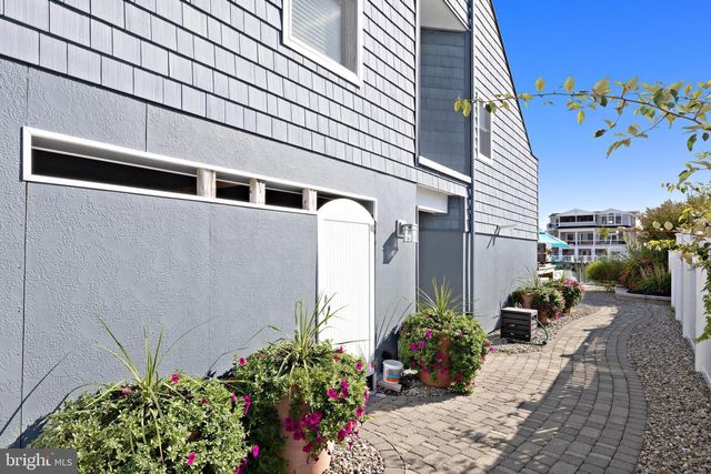 359 W 12TH ST, Ship Bottom, NJ 08008