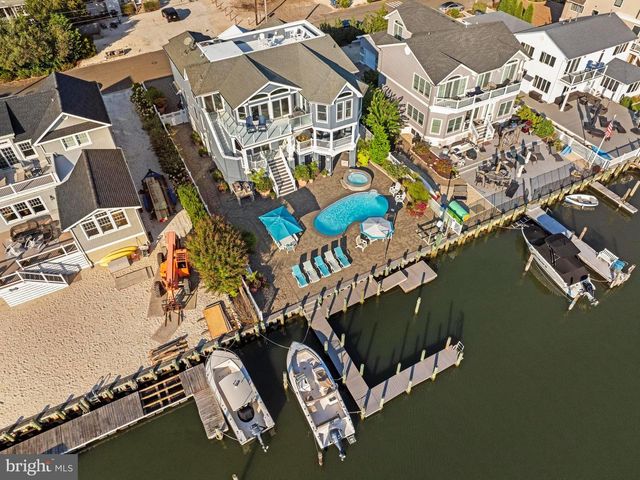 359 W 12TH ST, Ship Bottom, NJ 08008