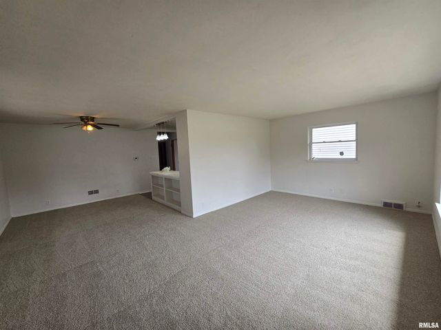 1131 W NOWLAND Avenue, Peoria, IL 61604