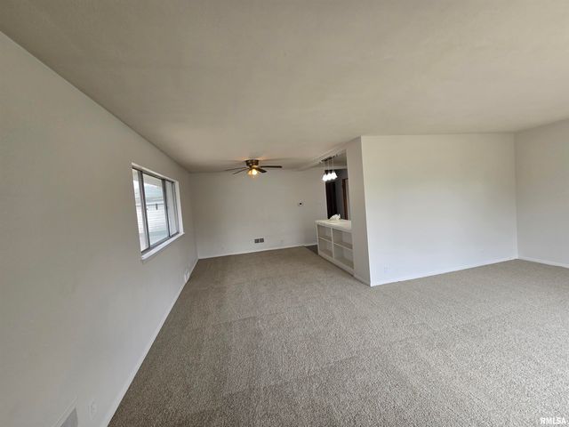 1131 W NOWLAND Avenue, Peoria, IL 61604