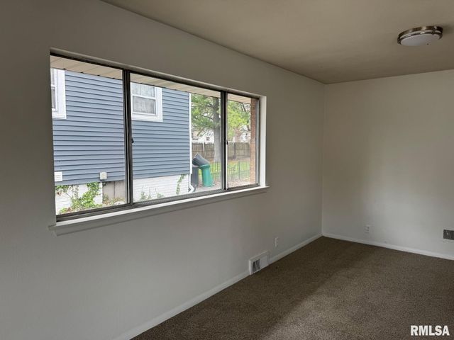 1131 W NOWLAND Avenue, Peoria, IL 61604