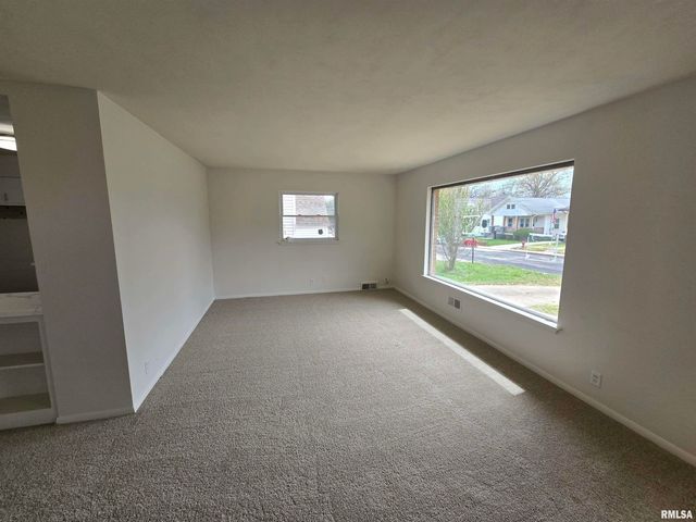 1131 W NOWLAND Avenue, Peoria, IL 61604