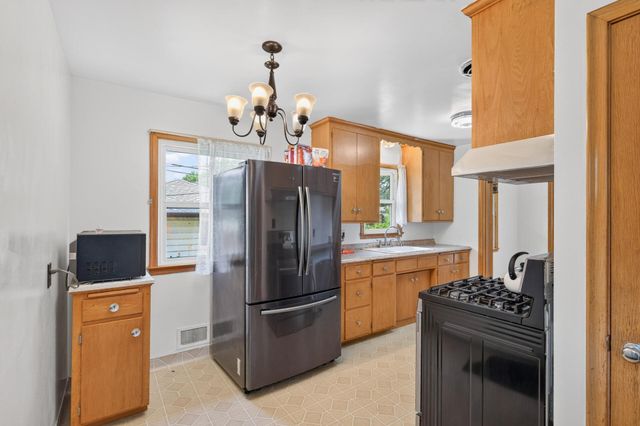 6801 Orchard Avenue N, Brooklyn Center, MN 55429