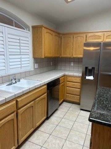 220 220 S Double Tree, Madera, CA 93637