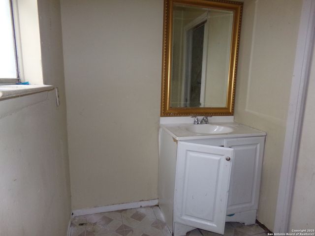 1212 Churing, San Antonio, TX 78245