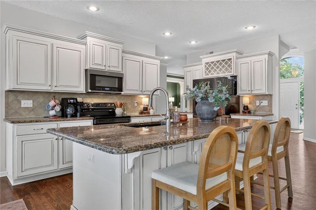 4425 Silverheel Street, Shawnee, KS 66226
