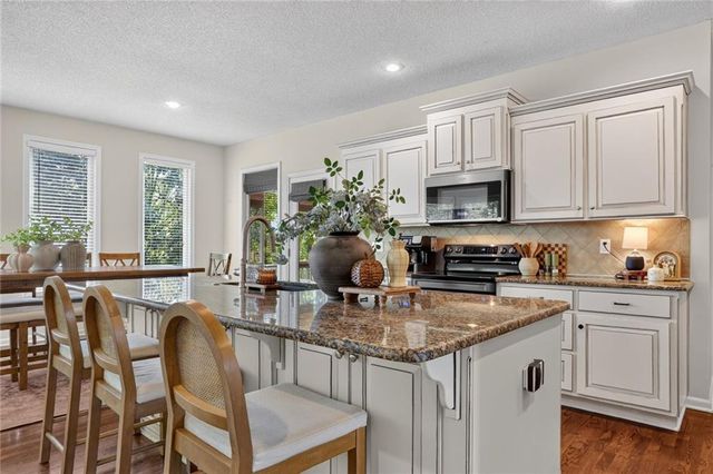 4425 Silverheel Street, Shawnee, KS 66226