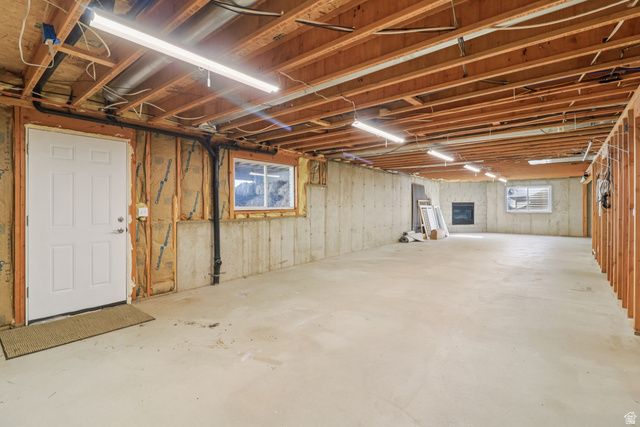 4164 S 2400 W, Roy, UT 84067