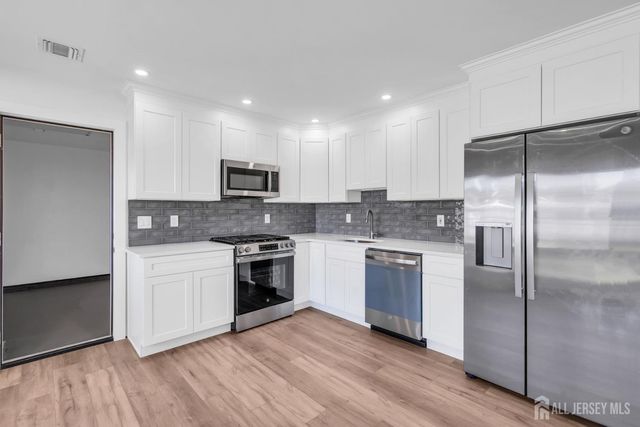 19 Inwood Avenue, Monroe, NJ 08831
