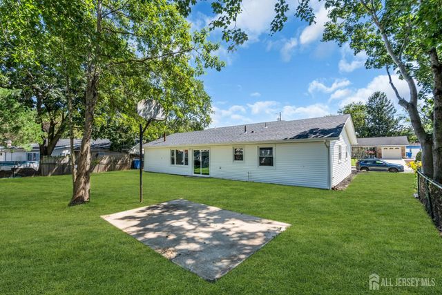 19 Inwood Avenue, Monroe, NJ 08831