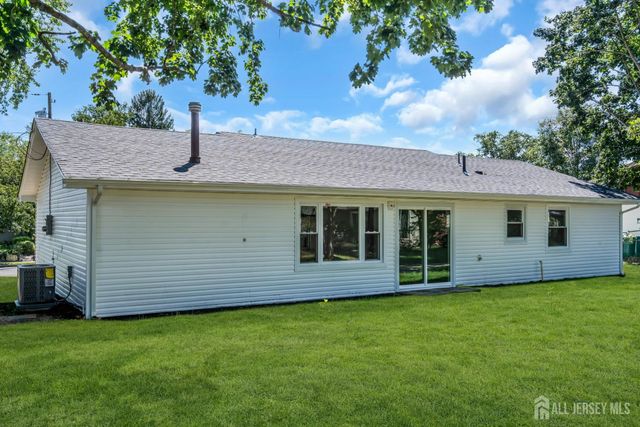19 Inwood Avenue, Monroe, NJ 08831