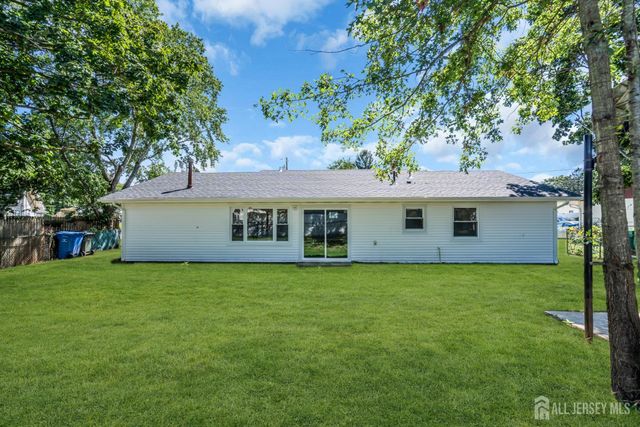 19 Inwood Avenue, Monroe, NJ 08831