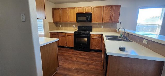 315 Sunset Colony Drive, Rosharon, TX 77583