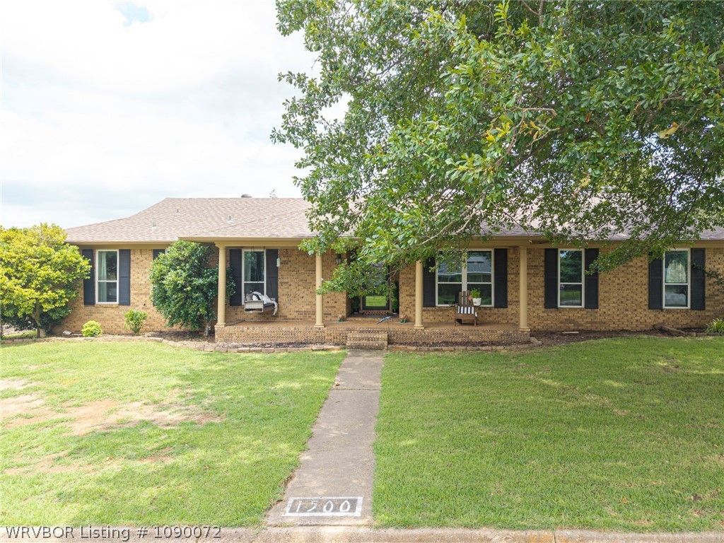 1500 N 13th Street, Van Buren, AR 72956