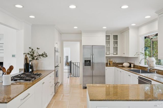 16 Dutch Valley Ln, San Anselmo, CA 94960