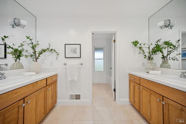 16 Dutch Valley Ln, San Anselmo, CA 94960