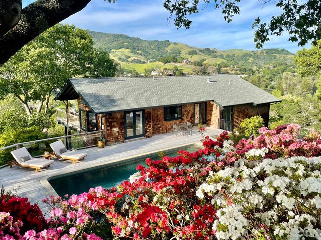 16 Dutch Valley Ln, San Anselmo, CA 94960