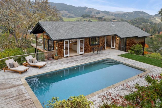 16 Dutch Valley Ln, San Anselmo, CA 94960