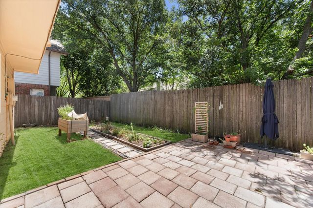 2216 Reverchon Drive, Arlington, TX 76017