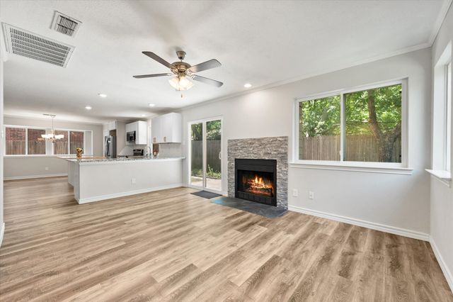 2216 Reverchon Drive, Arlington, TX 76017