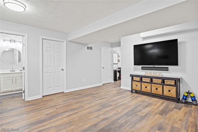 106 Pebble Court, Berea, OH 44017