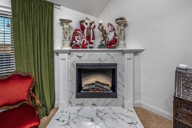 18 NE Summerwood Dr, Elgin, OK 73538