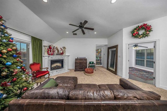 18 NE Summerwood Dr, Elgin, OK 73538