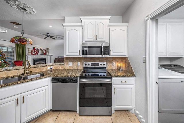 18 NE Summerwood Dr, Elgin, OK 73538