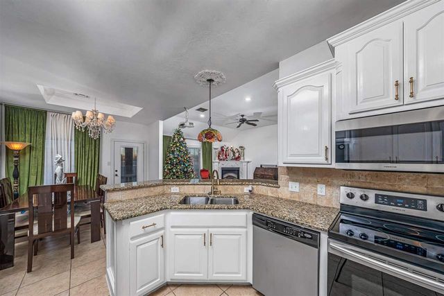 18 NE Summerwood Dr, Elgin, OK 73538