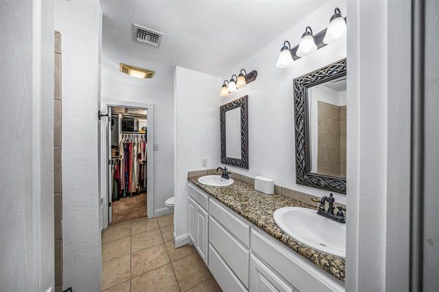 18 NE Summerwood Dr, Elgin, OK 73538