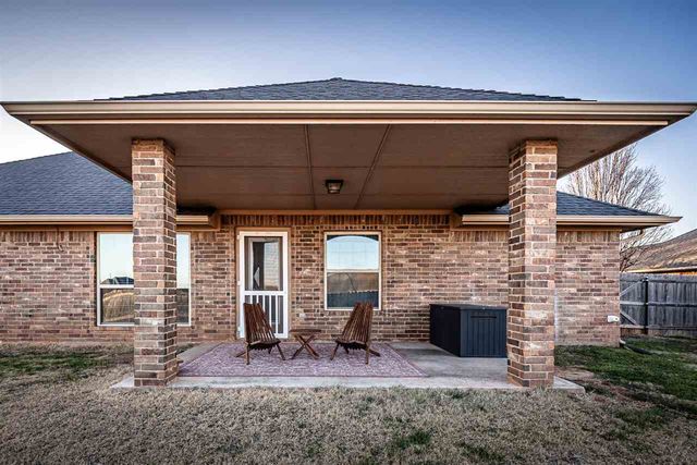 18 NE Summerwood Dr, Elgin, OK 73538