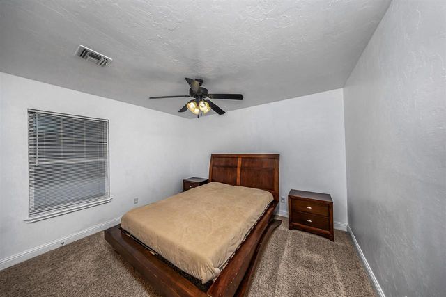 18 NE Summerwood Dr, Elgin, OK 73538