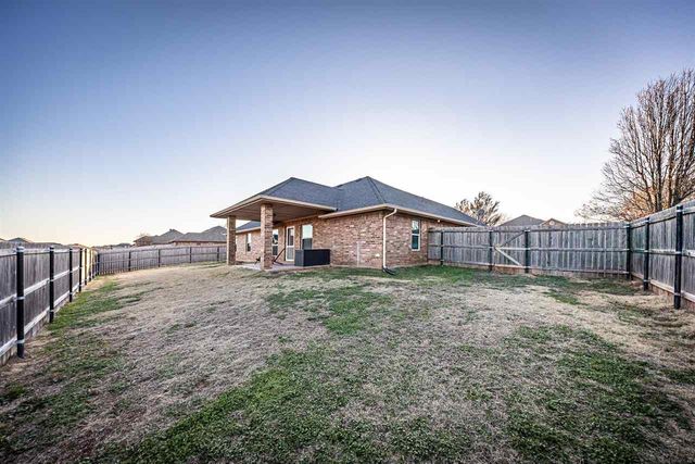 18 NE Summerwood Dr, Elgin, OK 73538