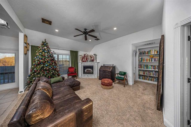 18 NE Summerwood Dr, Elgin, OK 73538