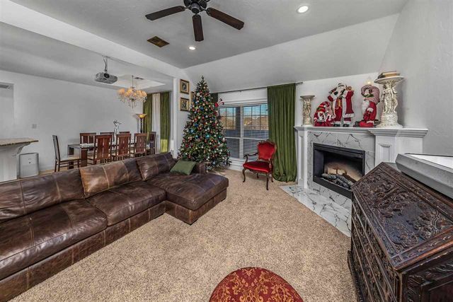 18 NE Summerwood Dr, Elgin, OK 73538