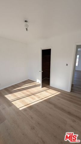 6820 S Van Ness Avenue, Los Angeles, CA 90047