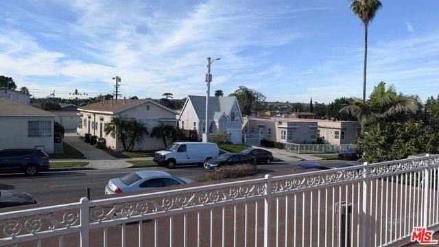 6820 S Van Ness Avenue, Los Angeles, CA 90047