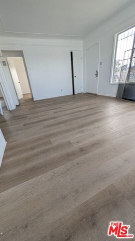 6820 S Van Ness Avenue, Los Angeles, CA 90047