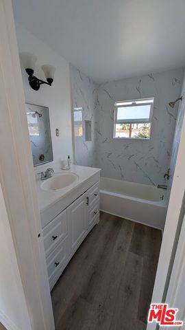 6820 S Van Ness Avenue, Los Angeles, CA 90047