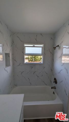 6820 S Van Ness Avenue, Los Angeles, CA 90047