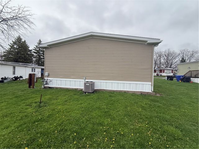 109 East Canyon Drive, Hamburg, NY 14075