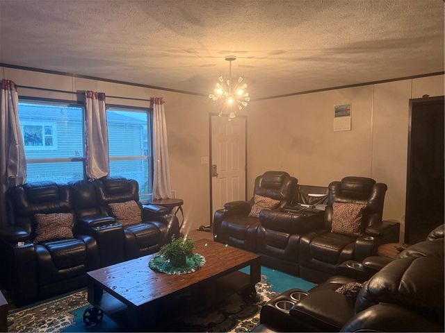 109 East Canyon Drive, Hamburg, NY 14075