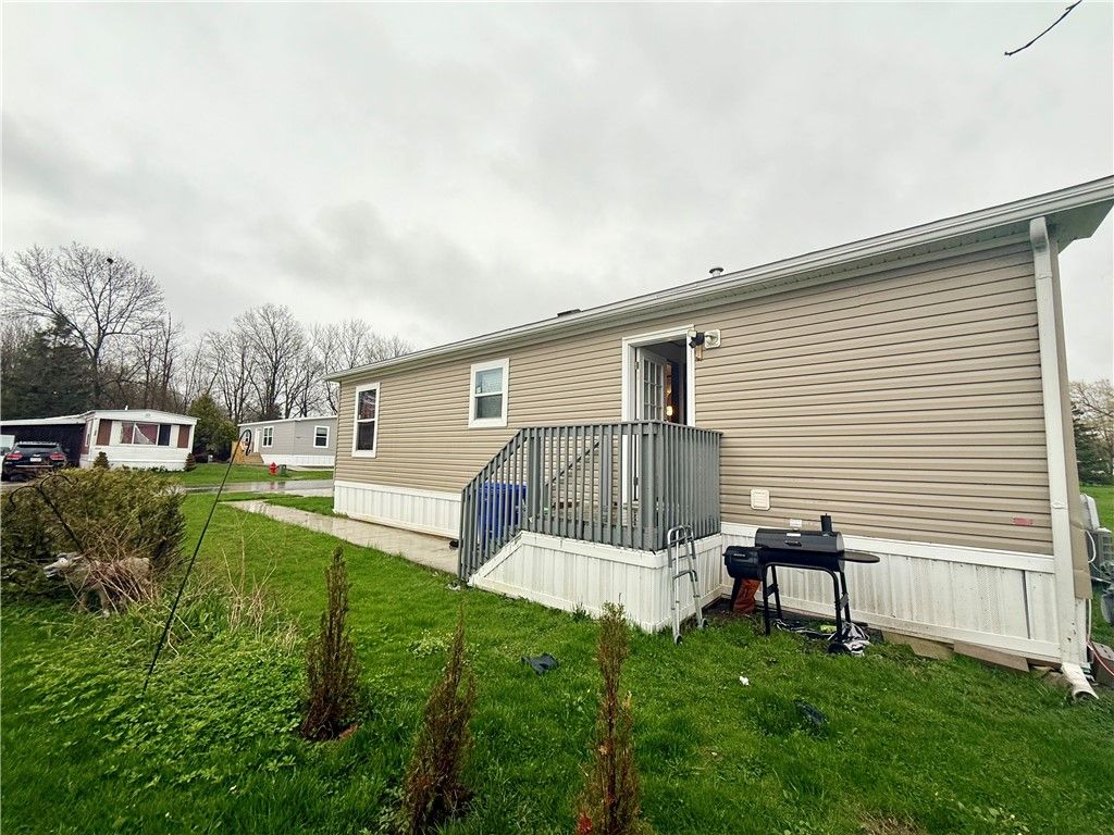109 East Canyon Drive, Hamburg, NY 14075