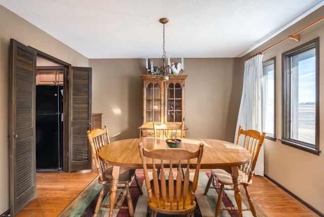 9901 N MERIDIAN AVE, Valley Center, KS 67147