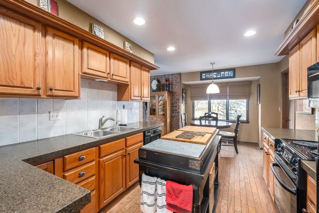 9901 N MERIDIAN AVE, Valley Center, KS 67147