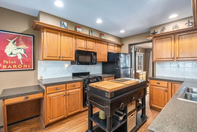 9901 N MERIDIAN AVE, Valley Center, KS 67147