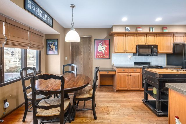 9901 N MERIDIAN AVE, Valley Center, KS 67147