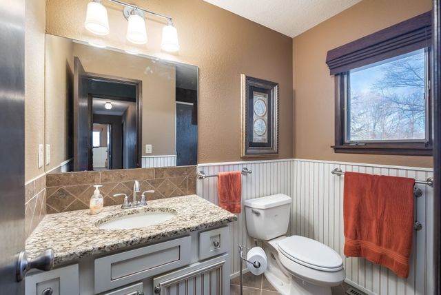 9901 N MERIDIAN AVE, Valley Center, KS 67147